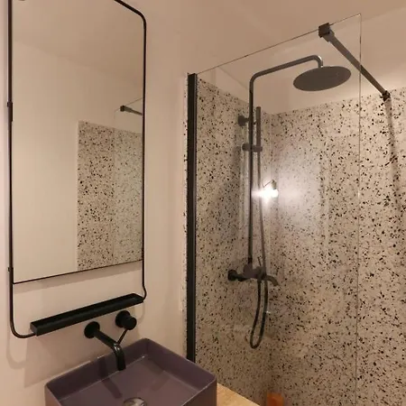 Nice 49M For 2 In The Heart Of Paris! شقة